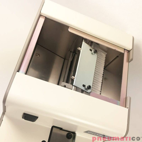 Automatyczny podajnik do śrub i wkrętów M3,5-M5 do robotów OHTAKE NJR-45