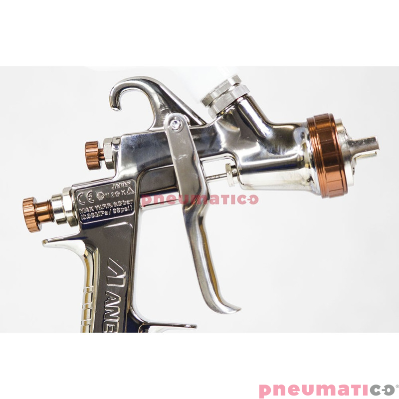 Pistolet lakierniczy Iwata High T.E.C. W400 BellAria  LV2   z górnym zbiornikiem