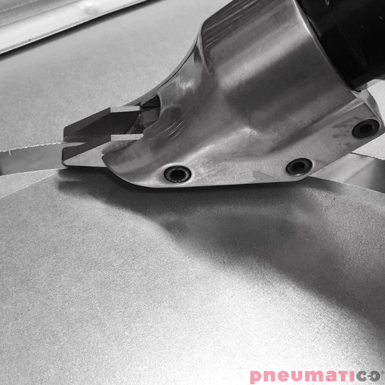 Nożyce pneumatyczne PNEUTREND do cięcia po krzywiznach PT80004 Nożyce pneumatyczne PNEUTREND do cięcia po krzywiznach PT80004