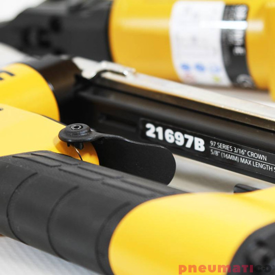 Zszywacz pneumatyczny do rolet 21697B-E Stanley Bostitch  aretowania  Zszywacz pneumatyczny do rolet 21697B-E Stanley Bostitch  aretowania