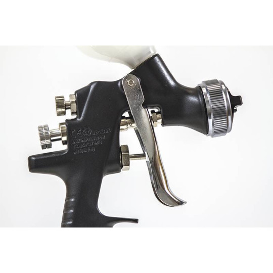 Pistolet lakierniczy Iwata Air Gunsa Junior AZ4 HTE-S Impact  z górnym zbiornikiem 200 ml - dysza 0,8 mm Pistolet lakierniczy Iwata Air Gunsa Junior AZ4 HTE-S Impact  z górnym zbiornikiem 200 ml - dysza 0,8 mm