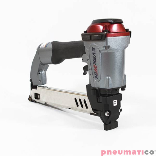 Zszywacz do przybijania tektury do palety Everwin SN40 Zszywacz do przybijania tektury do palety Everwin SN40