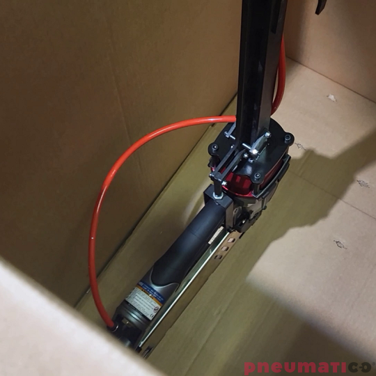 Zszywacz do przybijania tektury do palety Everwin SN40 Zszywacz do przybijania tektury do palety Everwin SN40