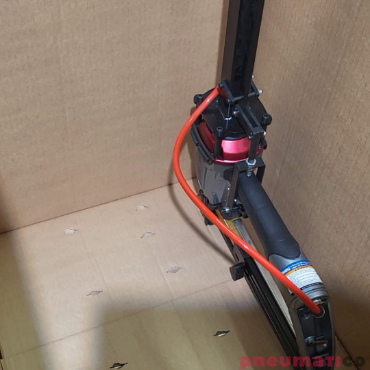 Zszywacz do przybijania tektury do palety Everwin SN40 Zszywacz do przybijania tektury do palety Everwin SN40