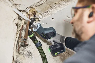 Festool ERSC 18 w akcji - cięcie tuż przy powierzchni